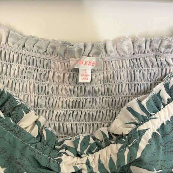 Luxxel | white and green tropical print smocked crop top | Large - Picture 3 of 5